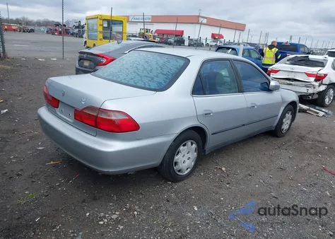 2000 Honda Accord 2.3 Lx из США, поврежденный, VIN 1HGCG5648YA030970